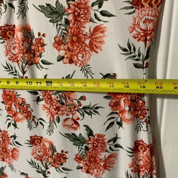 Floral pattern dress. - Picture 6 of 7